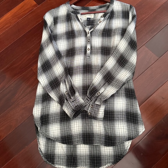 Universal Thread Tops - Universal Thread Women's Hi-Lo Black and White Plaid Top Long Sleeves Size XS